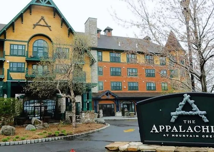 Mountain Creek Resort At Appalachian Hotel - Pool & Hot Tub